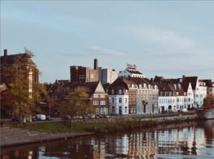 Location de voiture et utilitaire pas chère à Maastricht